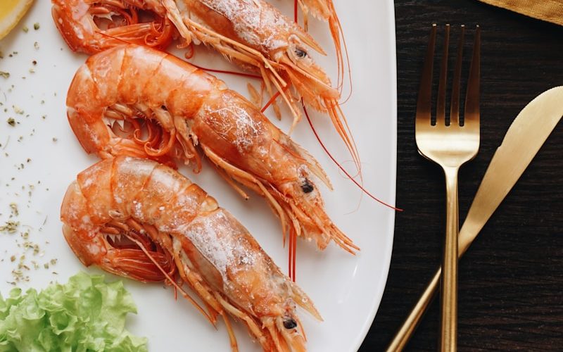 cooked shrimp platter